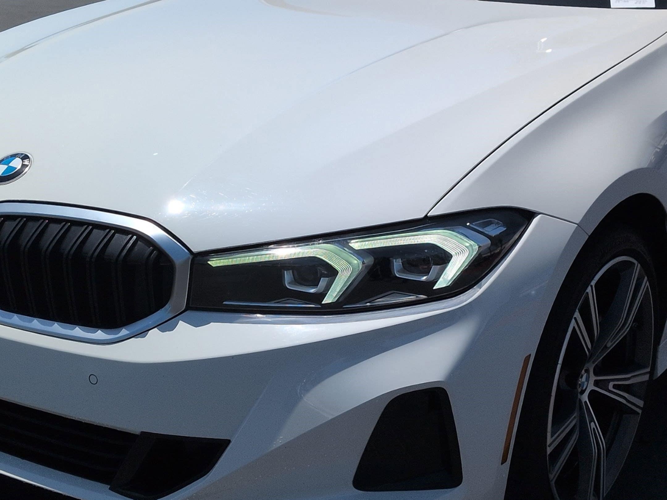 2023 BMW 3 Series 330i photo 5