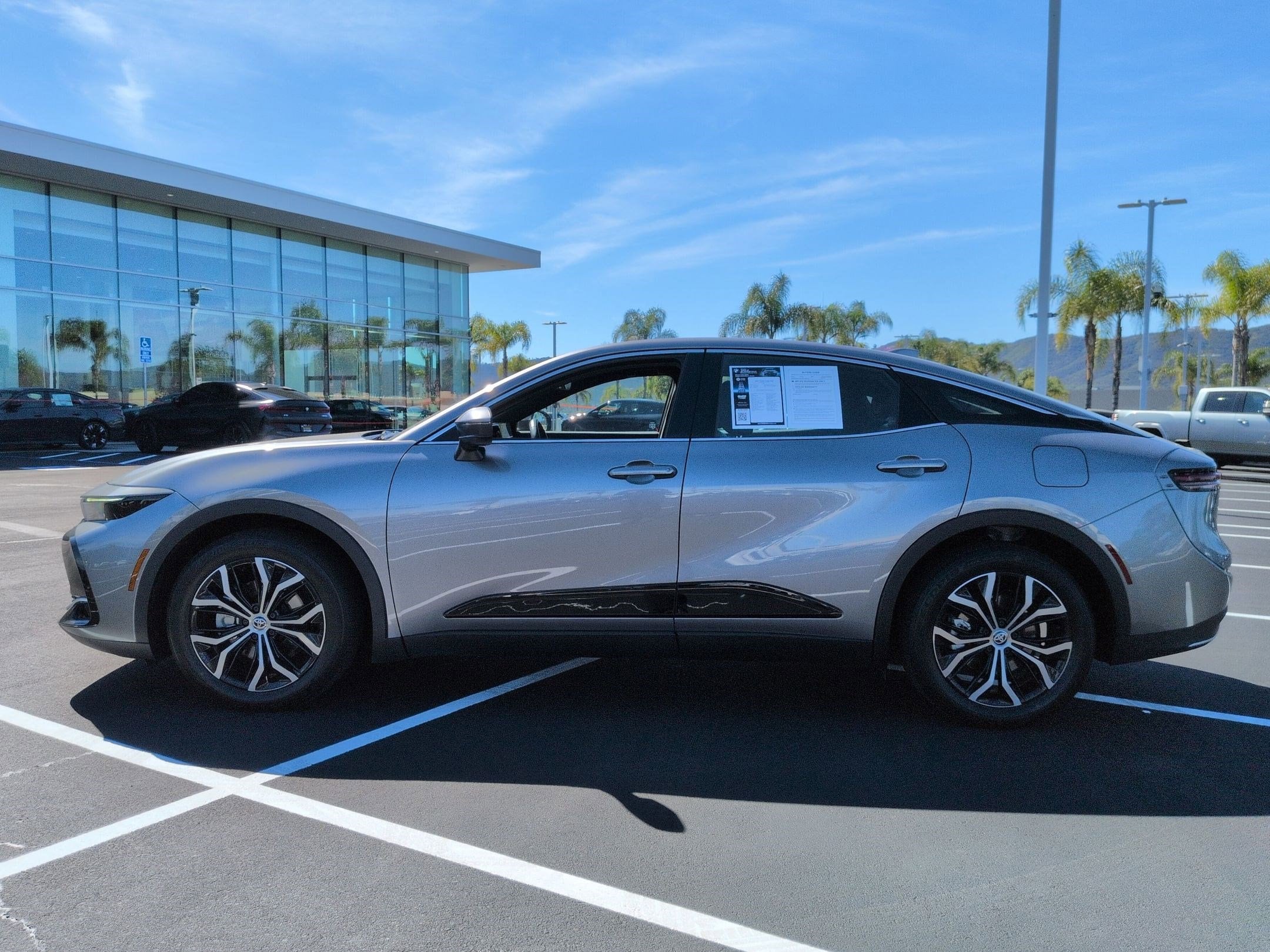 2023 Toyota Crown XLE photo 6