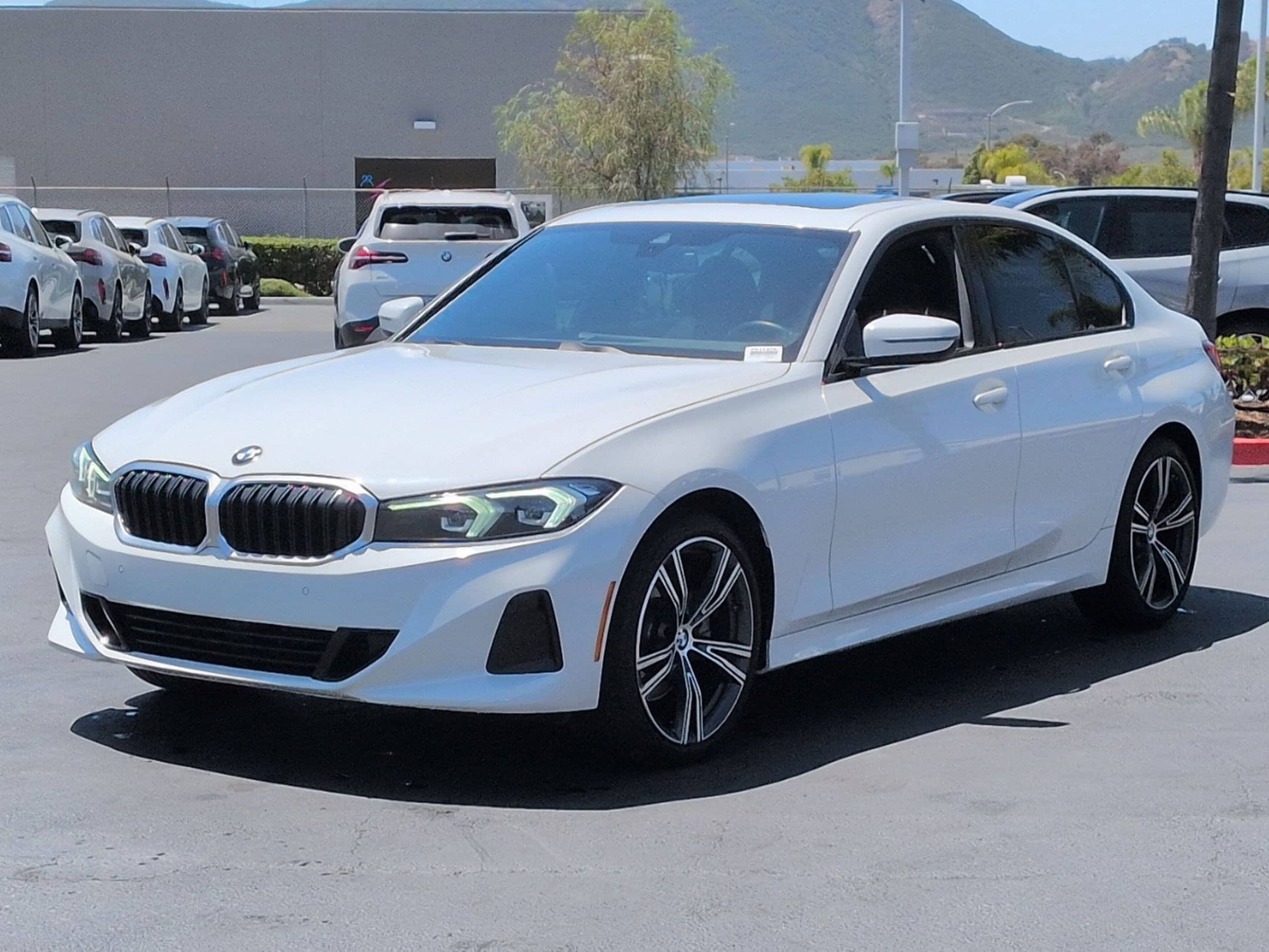 2023 BMW 3 Series 330i photo 4