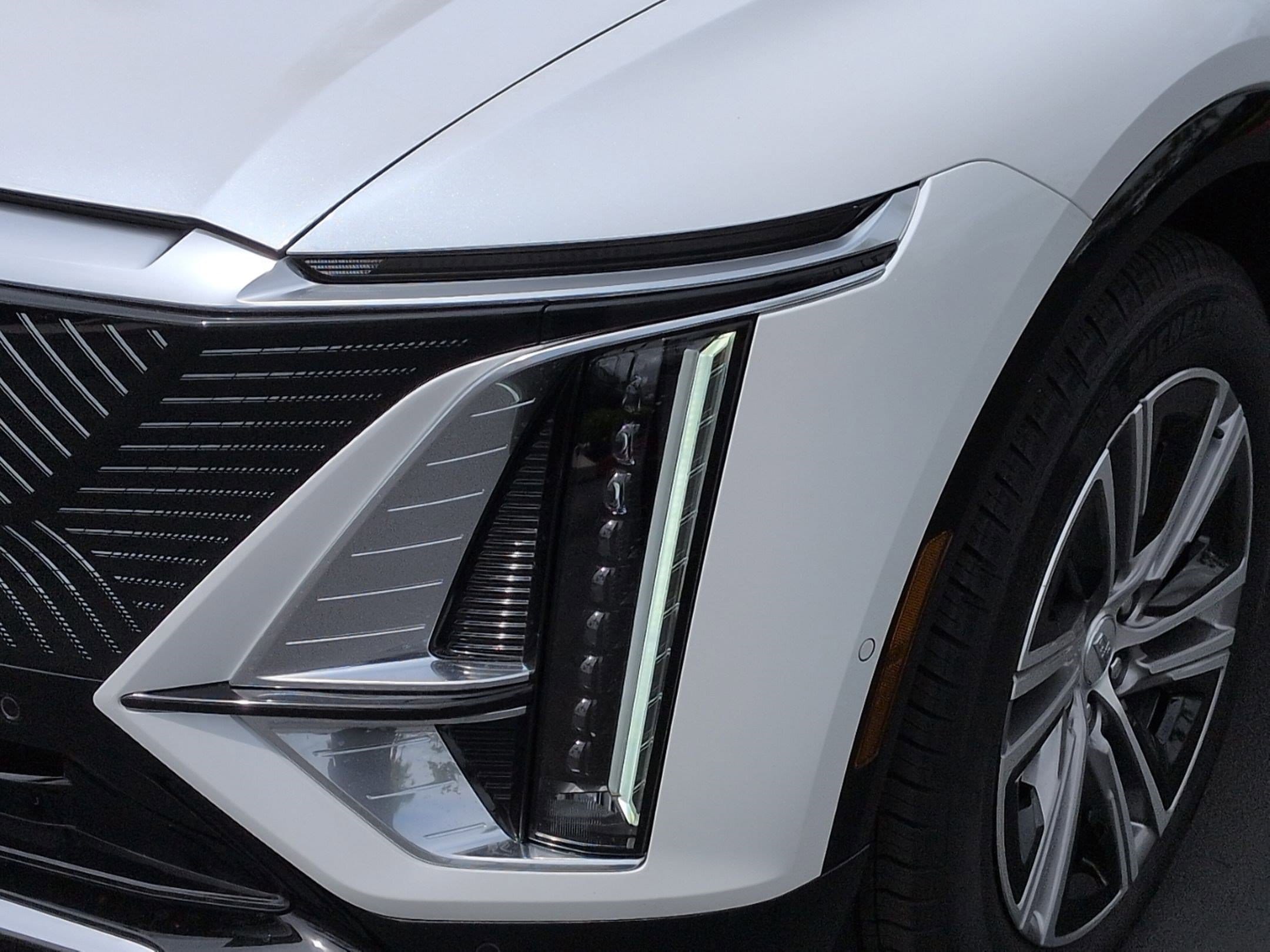 2025 CADILLAC Lyriq Luxury photo 4