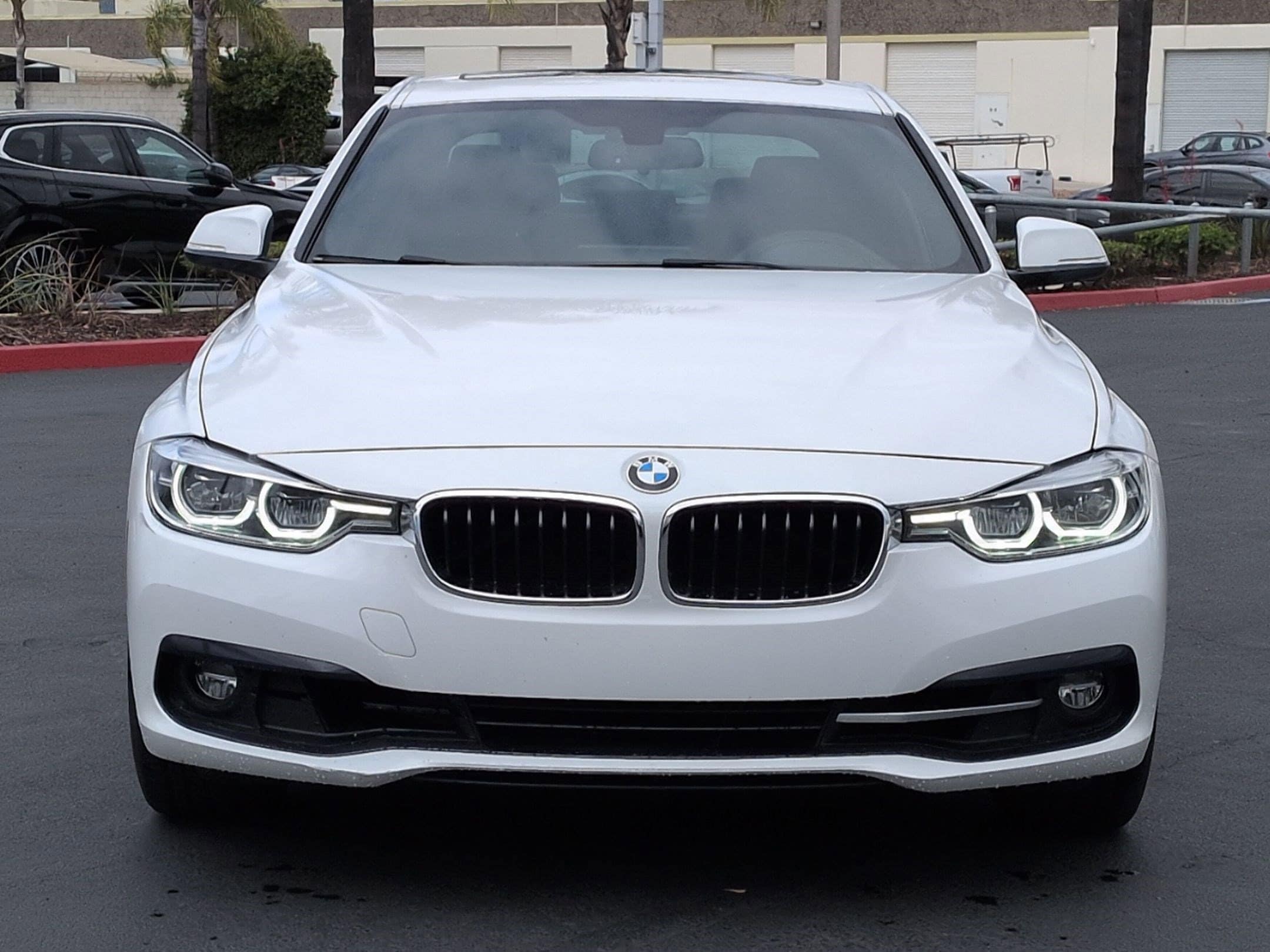 2018 BMW 3 Series 330i photo 2