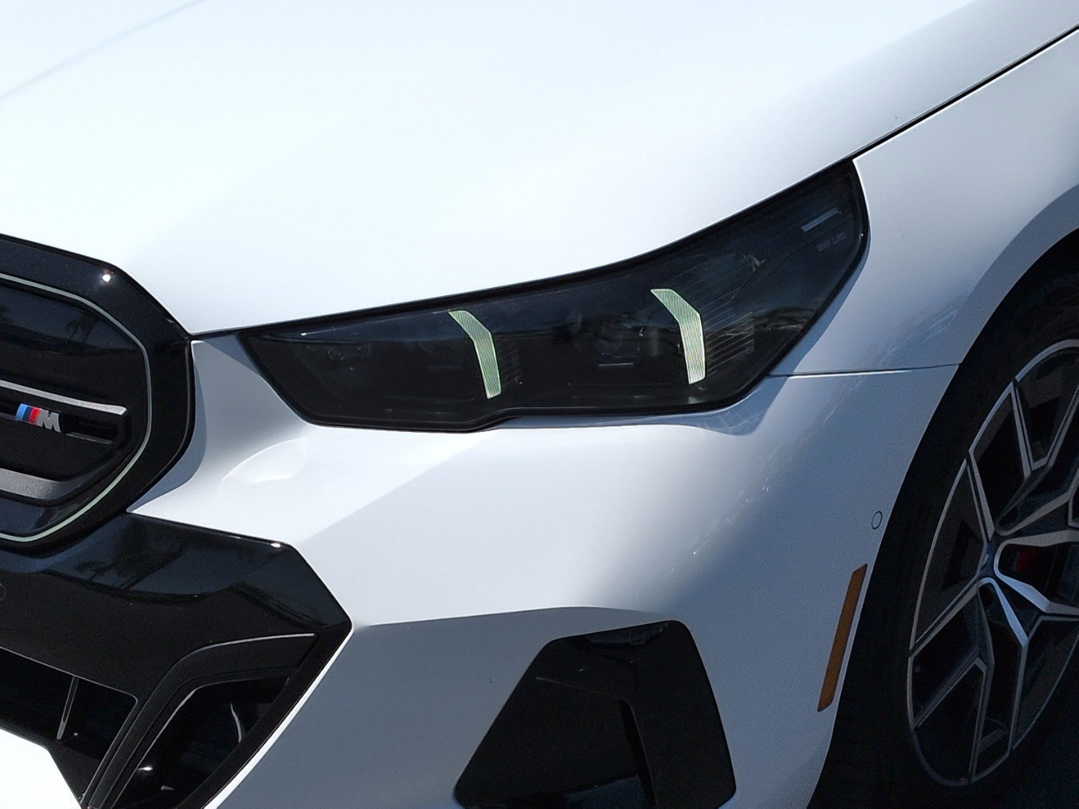 2025 BMW i5 M60 photo 4