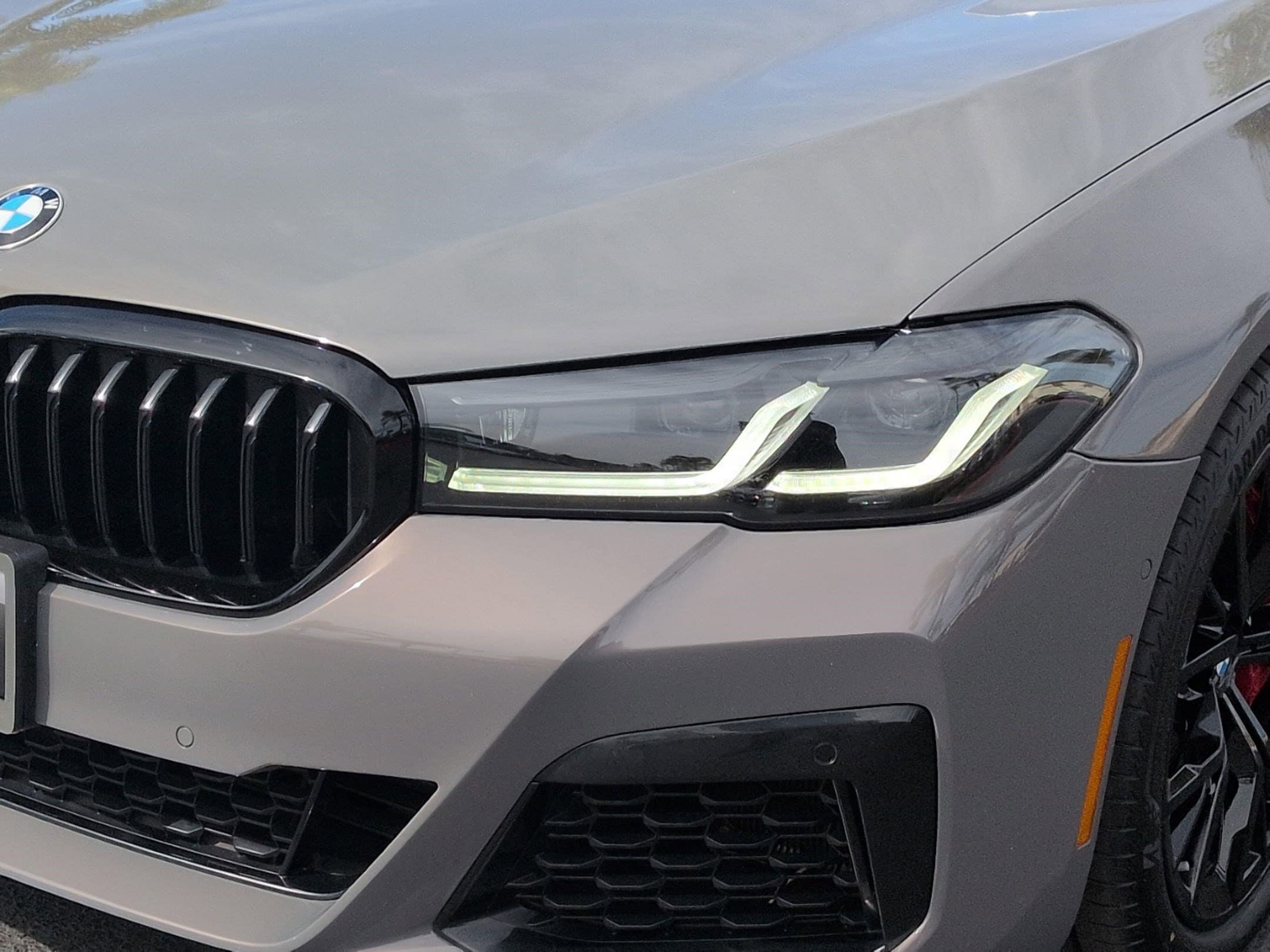 2021 BMW 5 Series 540i xDrive photo 4