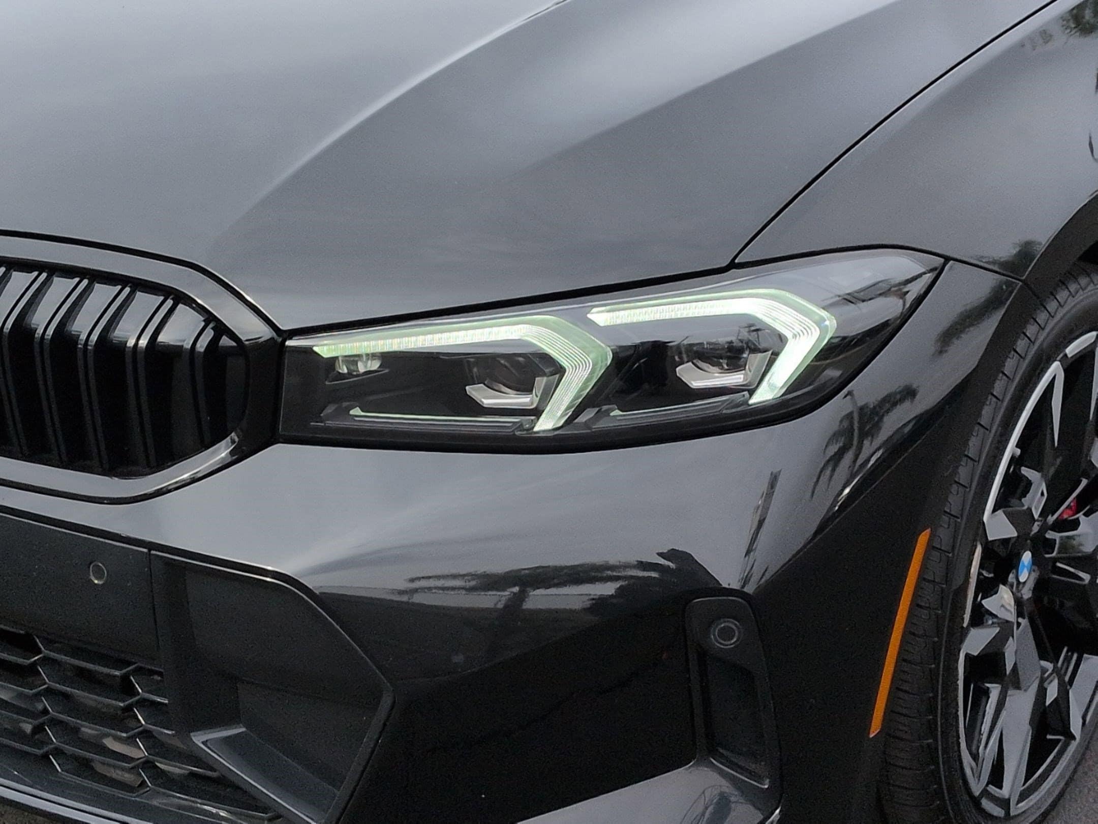 2025 BMW 3 Series 330i photo 4