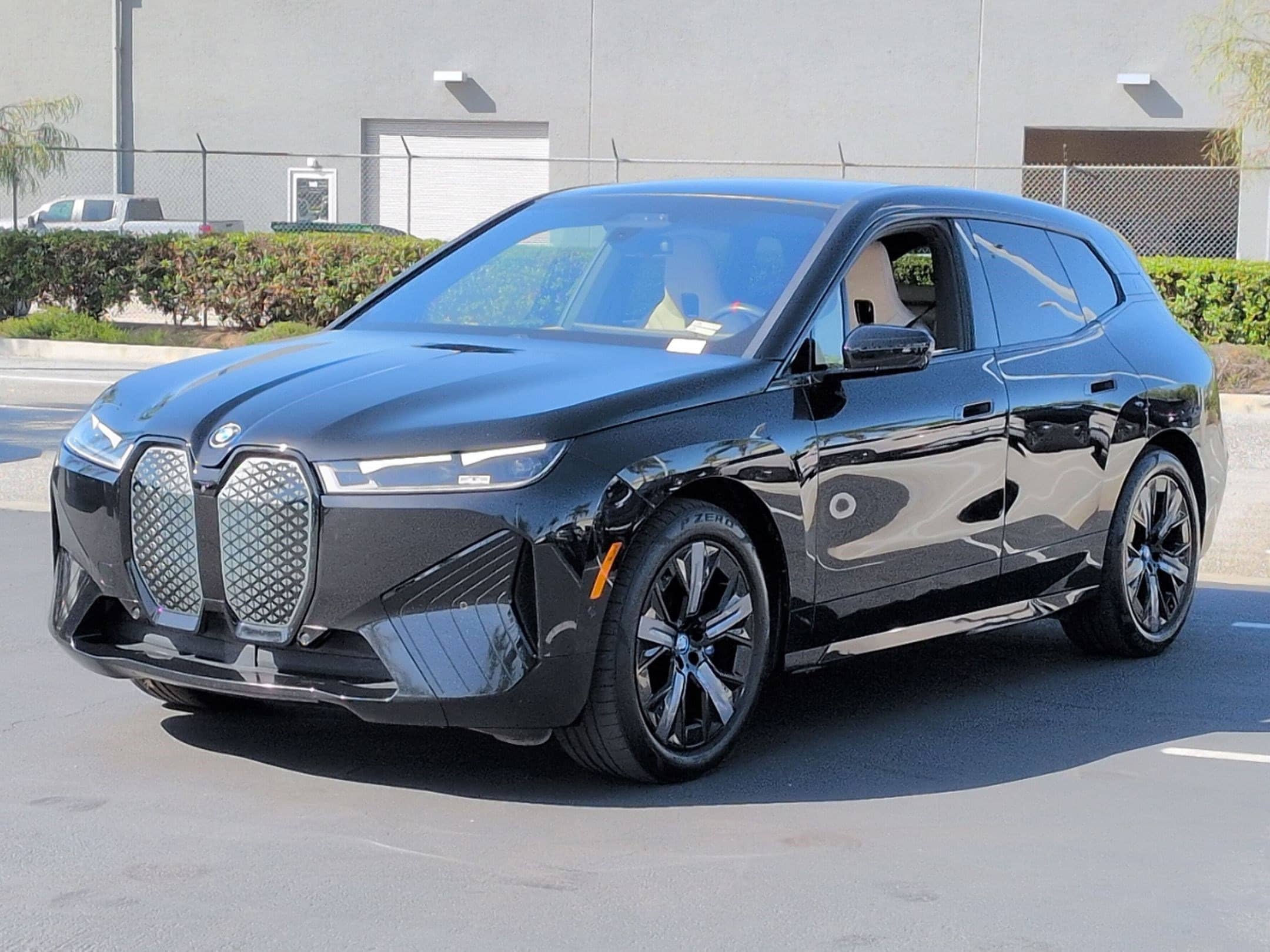 2025 BMW iX M60 photo 4