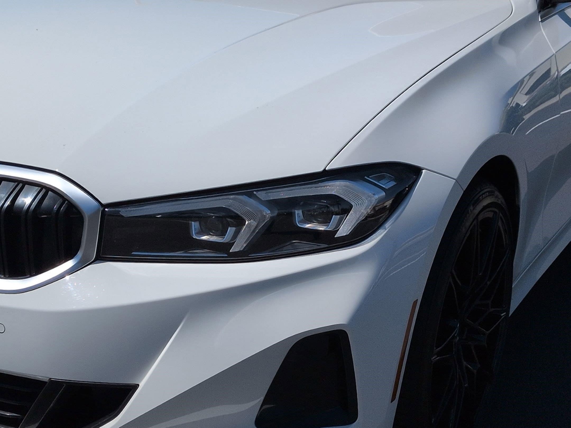 2024 BMW 3 Series 330i photo 4