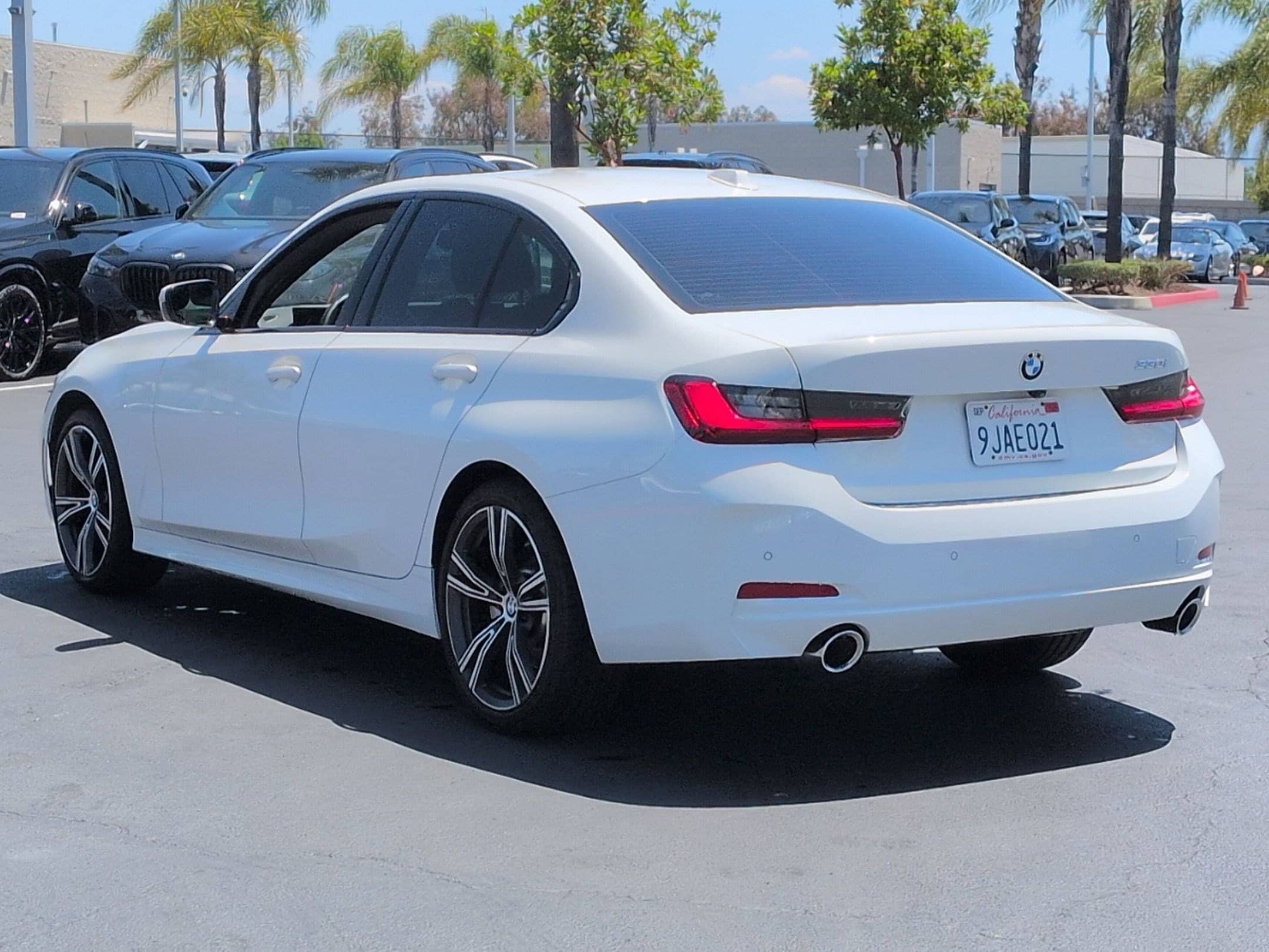 2023 BMW 3 Series 330i photo 3