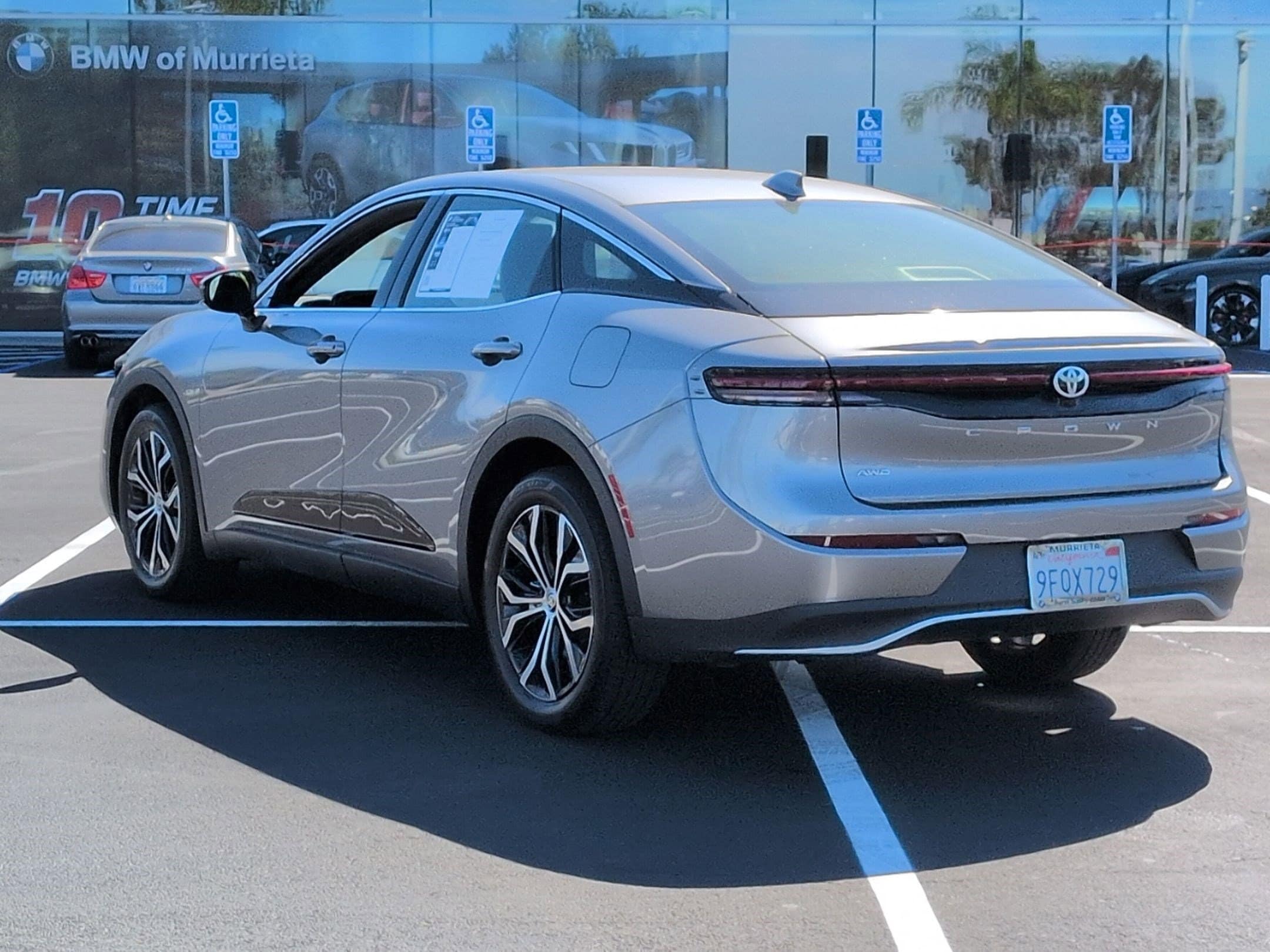 2023 Toyota Crown XLE photo 3