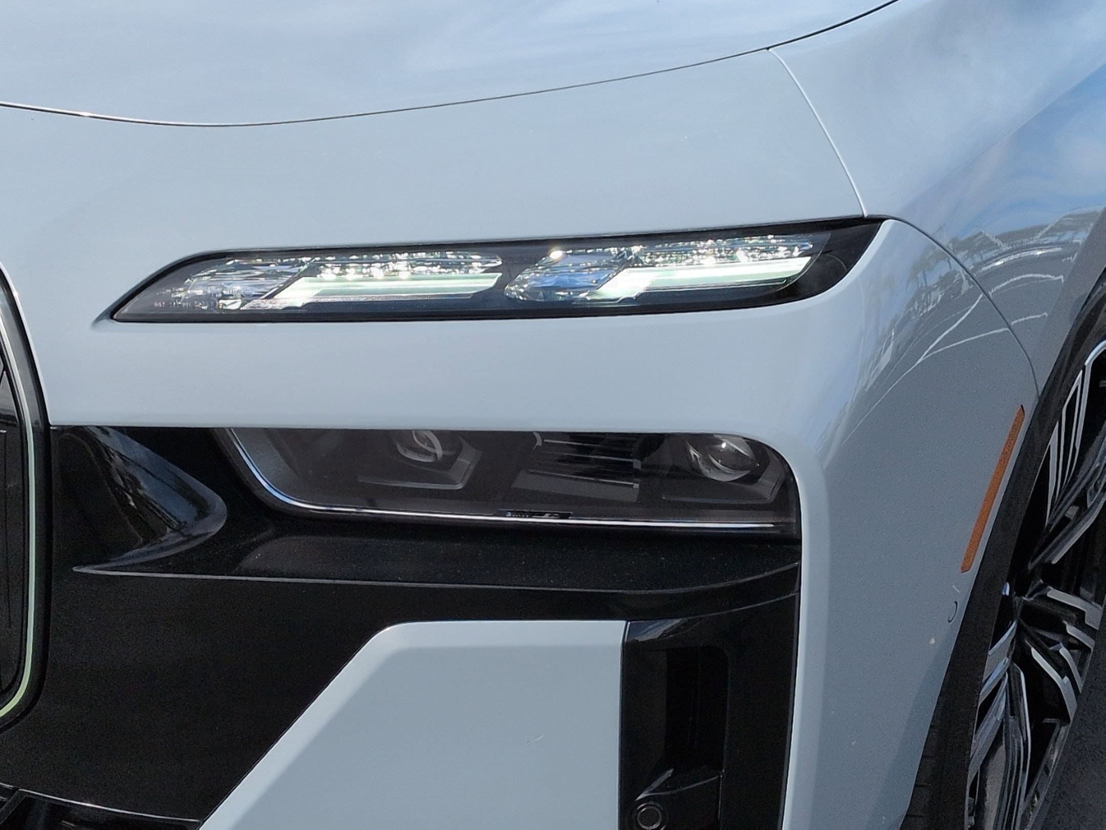 2025 BMW i7 xDrive60 photo 4