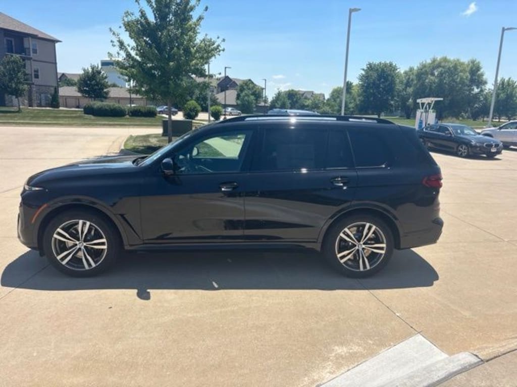 New 2027 BMW X7 M60i SUV