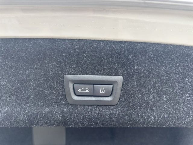 2026 BMW 3 Series 330i - Photo 17