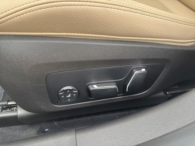 2026 BMW 3 Series 330i - Photo 24