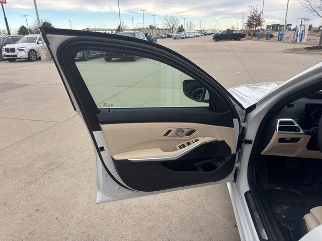 2026 BMW 3 Series 330i - Photo 21