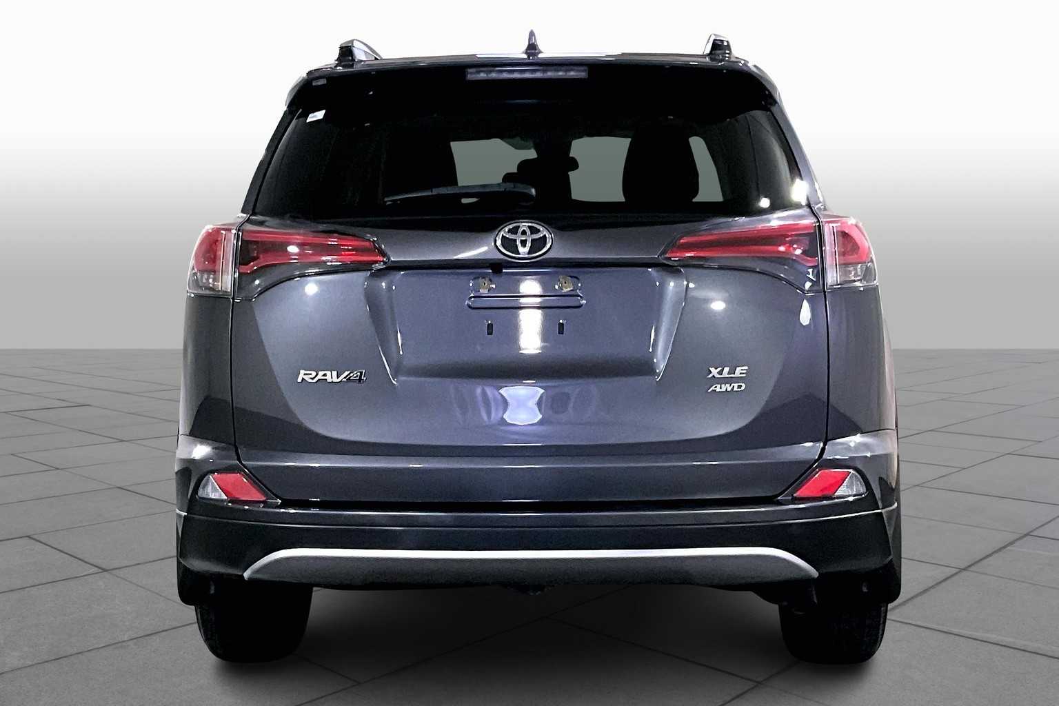 2018 Toyota RAV4 XLE photo 4