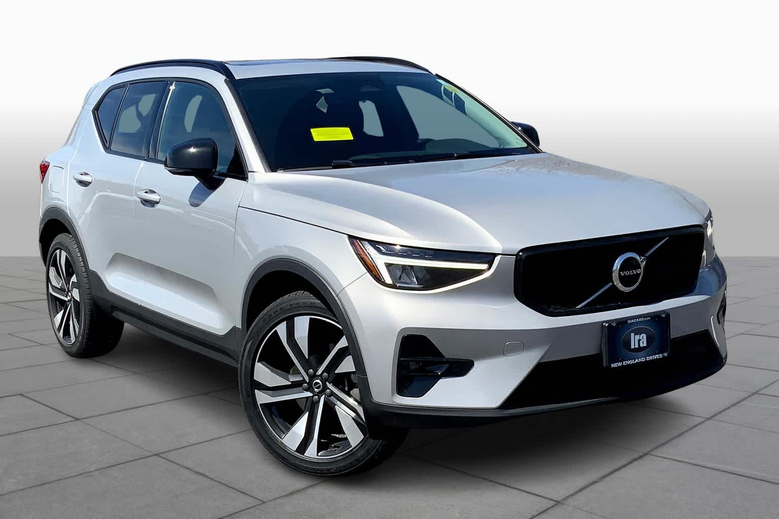 2023 Volvo XC40 Plus photo 3