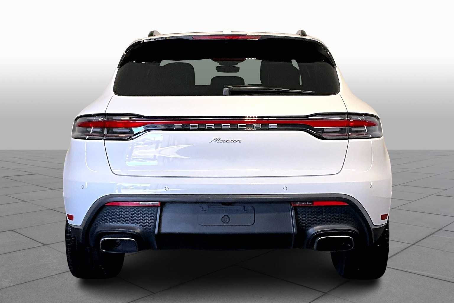 2023 Porsche Macan T photo 3
