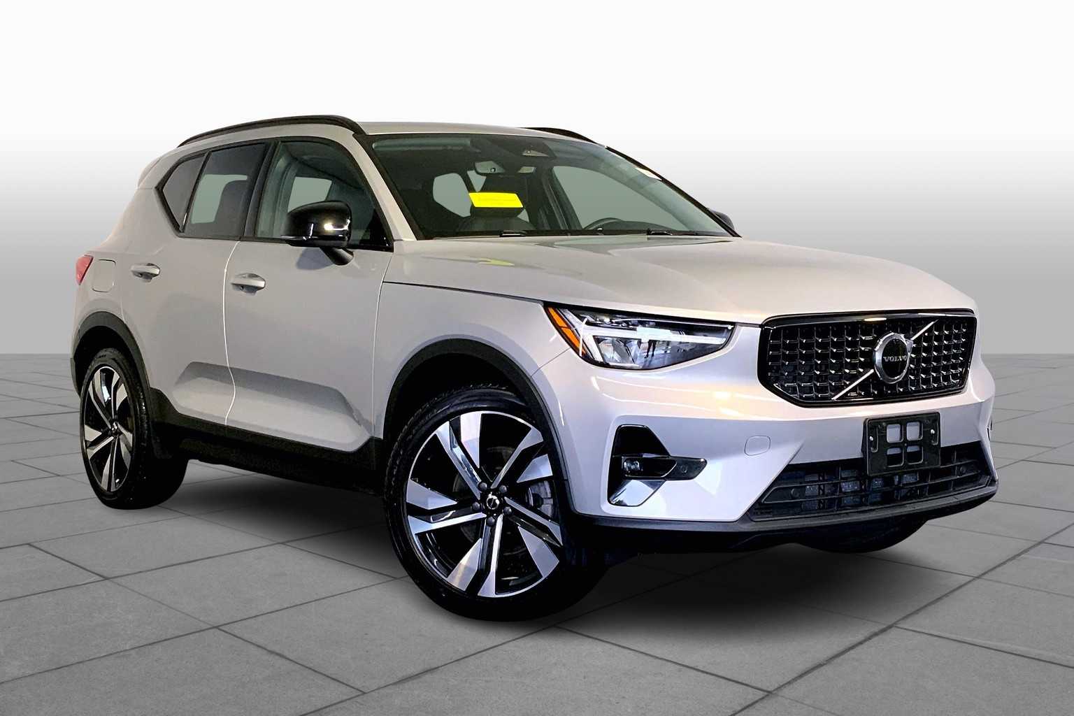 2023 Volvo XC40 Plus photo 4