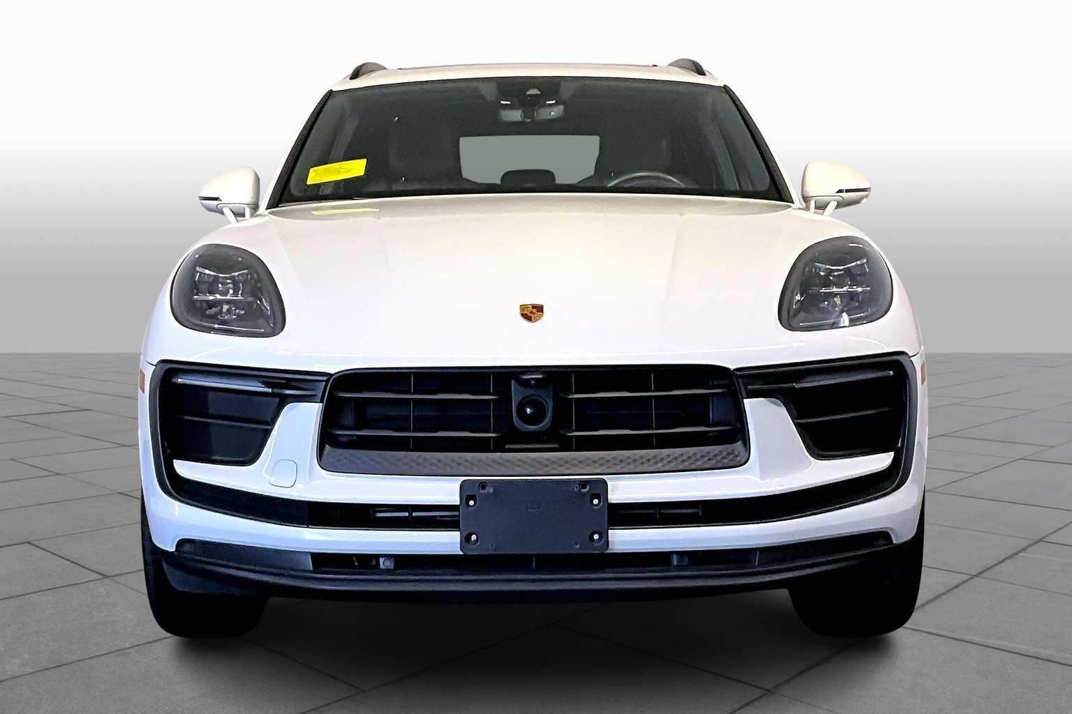 2023 Porsche Macan T photo 2