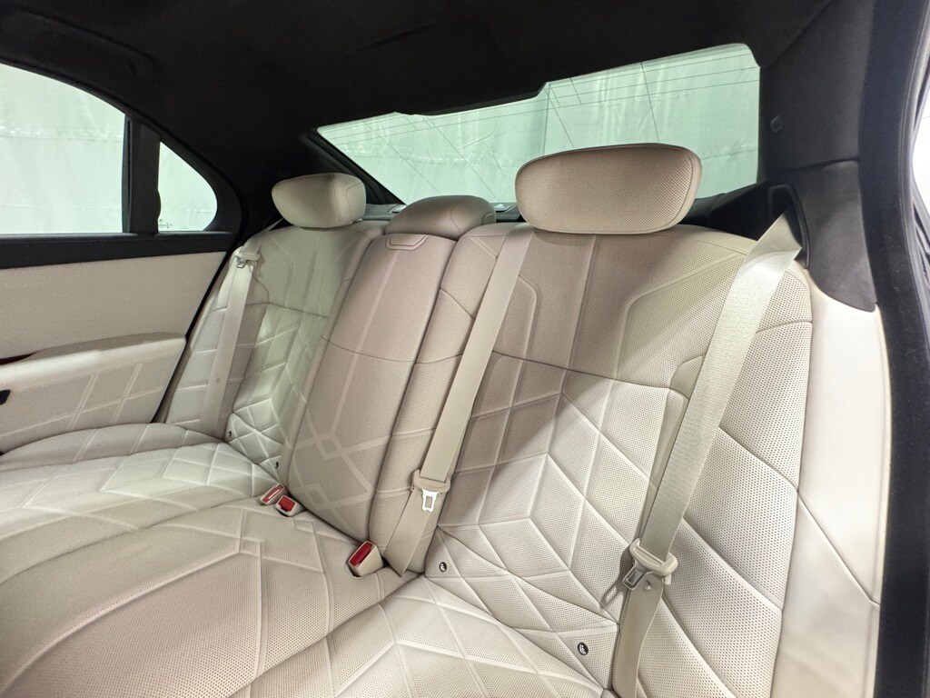 2023 BMW 760I - Image 26