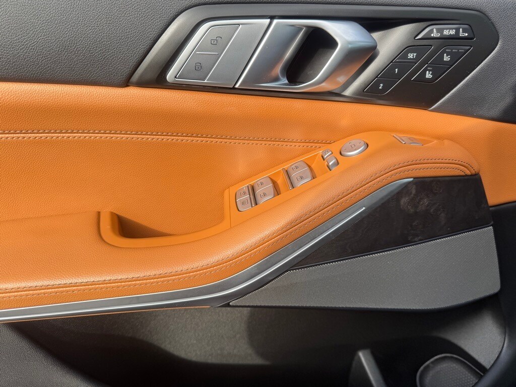 2022 BMW X7 - Image 18