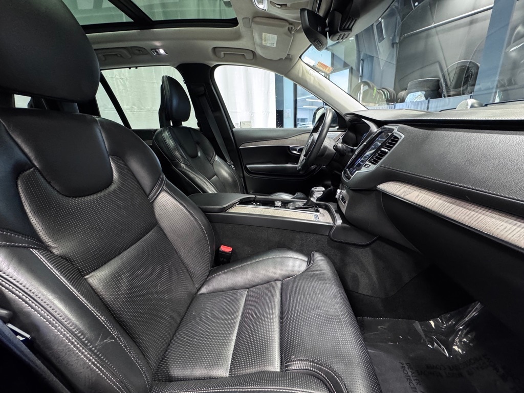 2022 VOLVO XC90 - Image 30