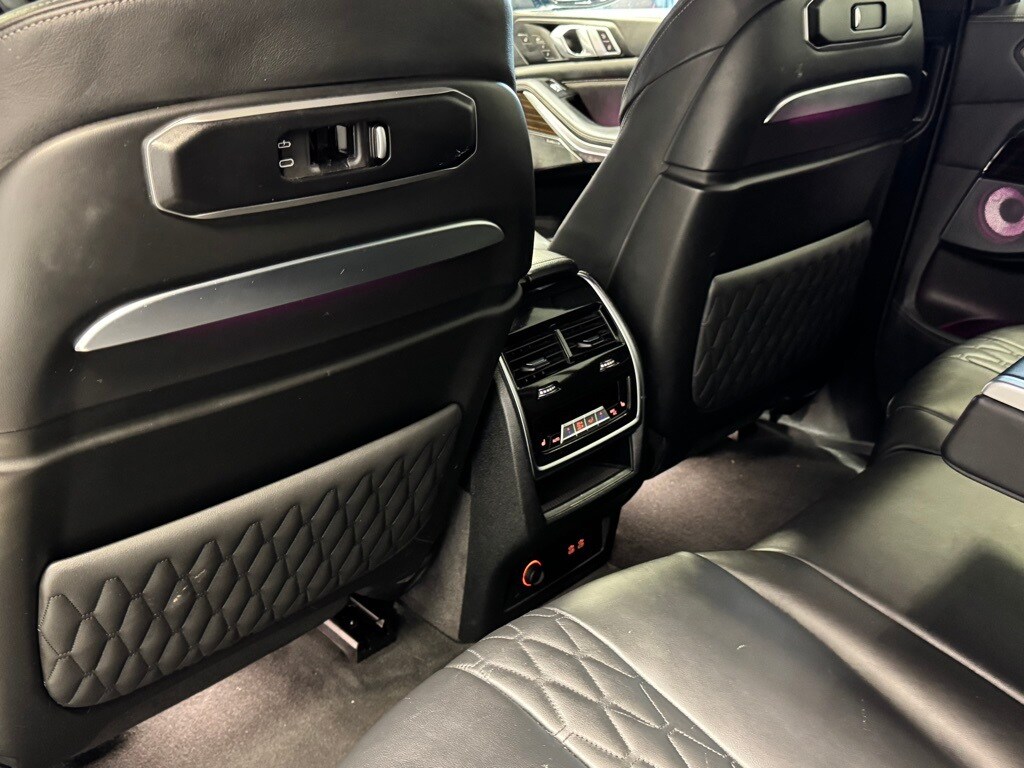 2024 BMW X7 - Image 24