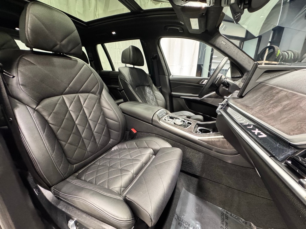 2024 BMW X7 - Image 28
