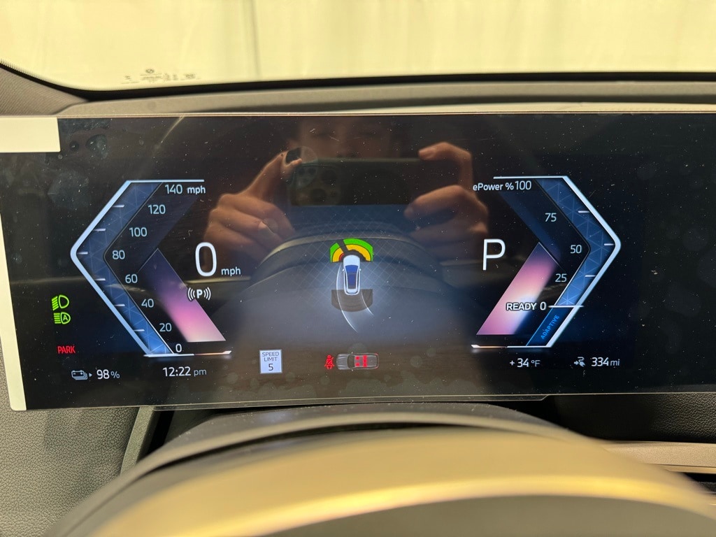 2025 BMW IX - Image 33