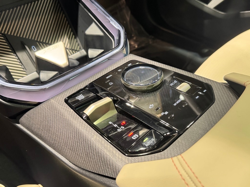2025 BMW X3 - Image 15
