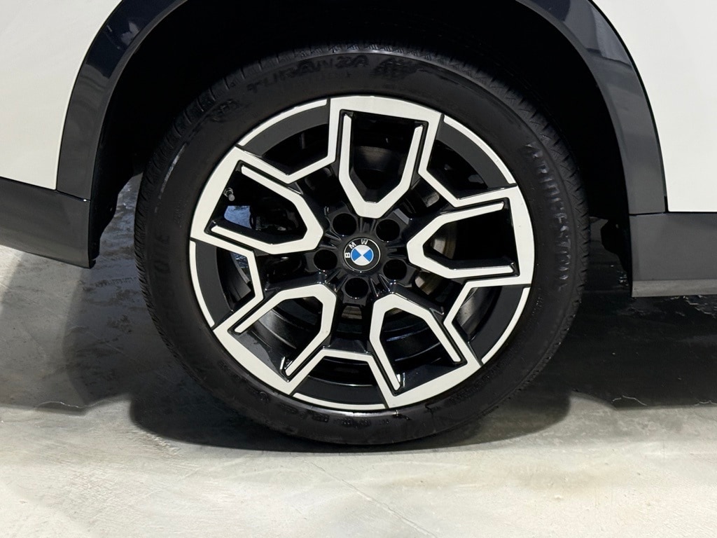 2025 BMW X1 - Image 8