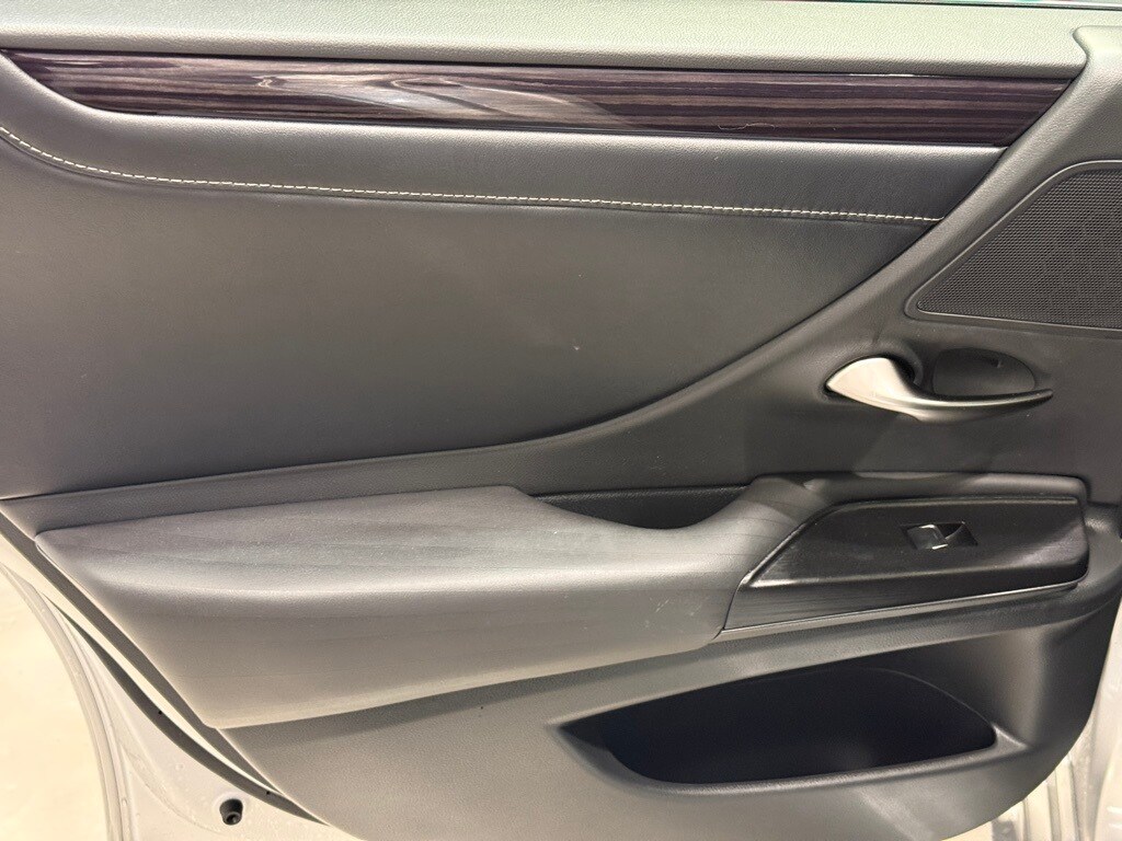 2021 LEXUS ES - Image 20