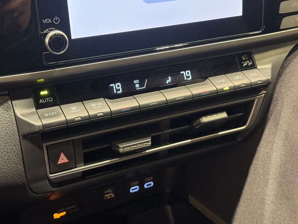 2025 TOYOTA CAMRY - Image 13