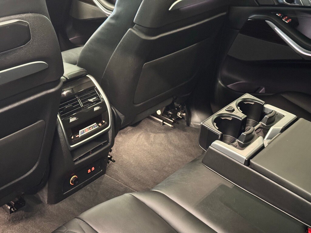 2024 BMW X7 - Image 21