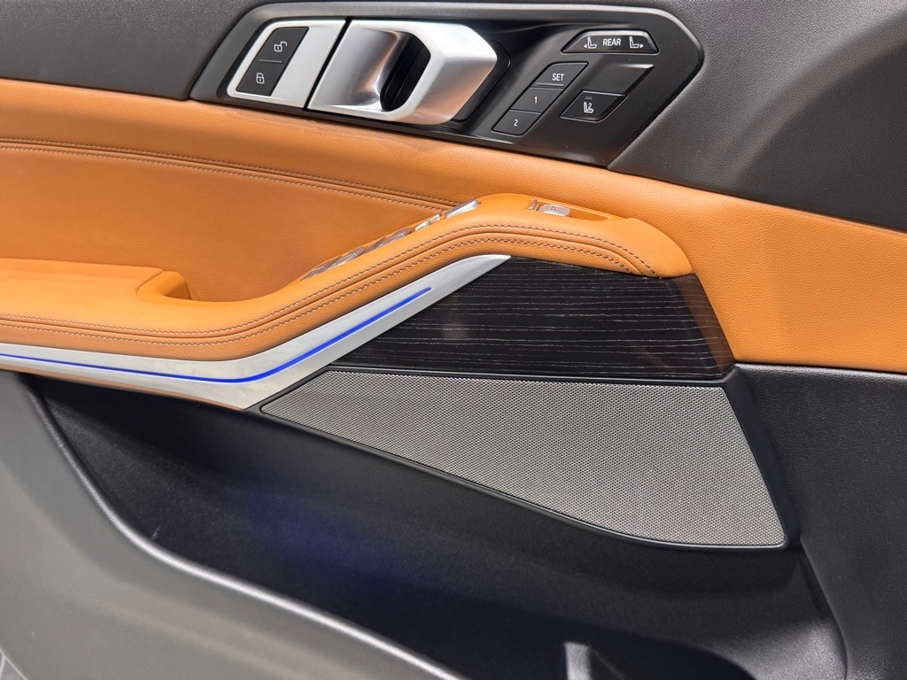 2023 BMW X7 - Image 19