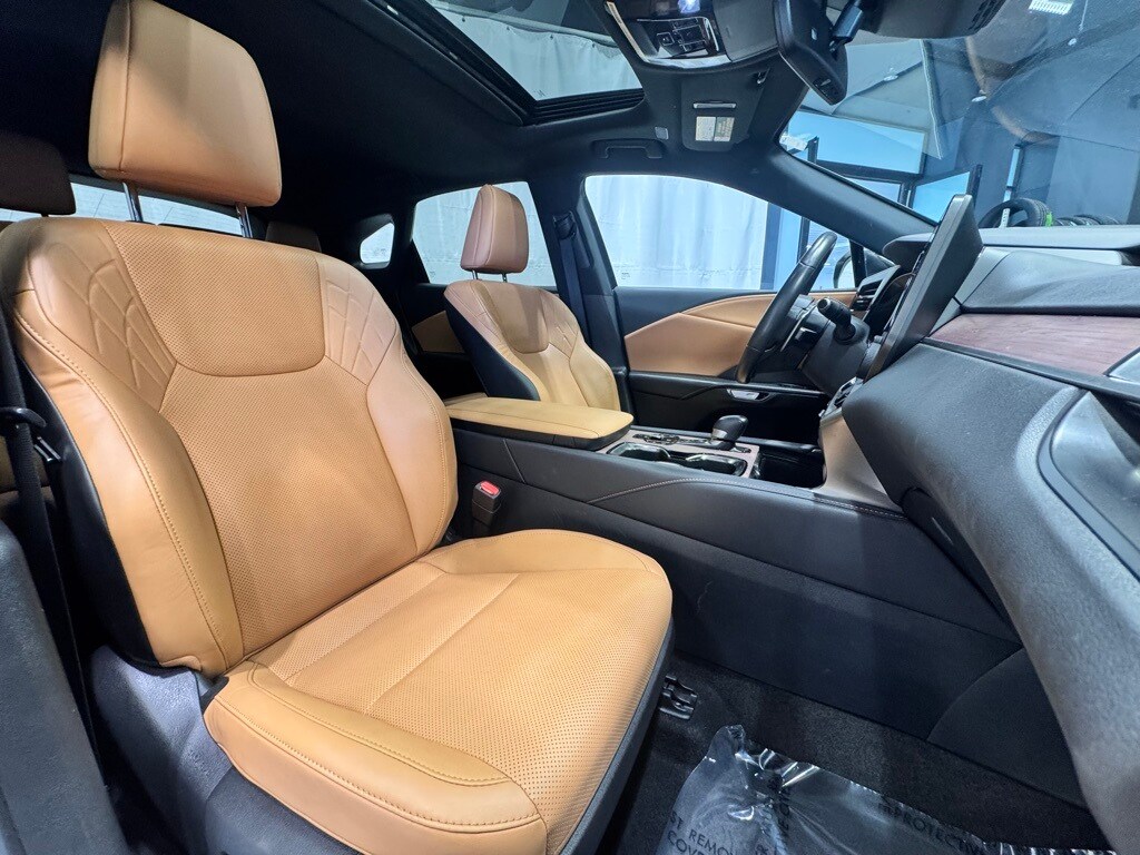 2023 LEXUS RX - Image 29