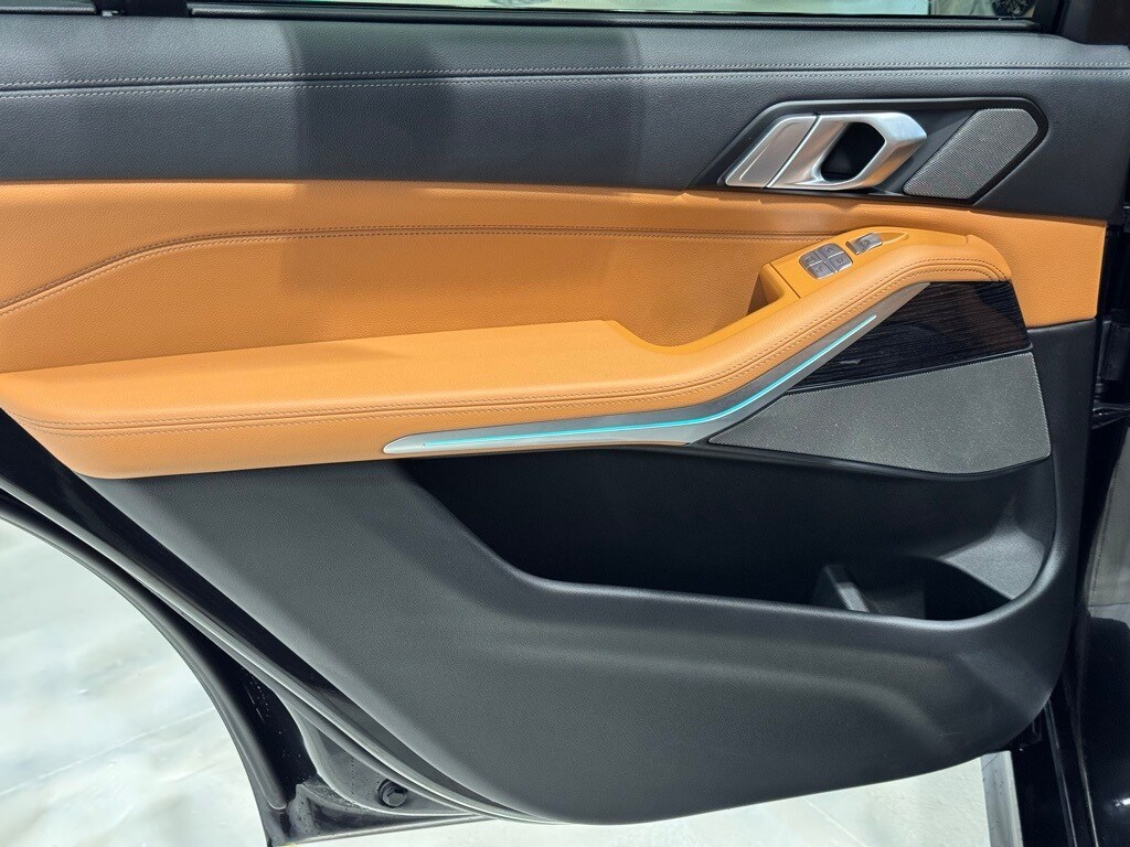2022 BMW X7 - Image 25
