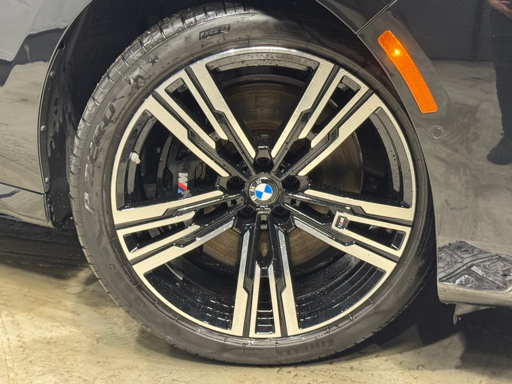 2023 BMW 760I - Image 10