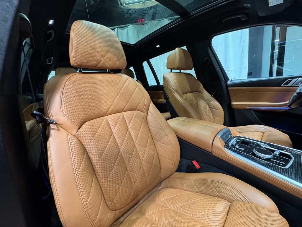 2023 BMW X7 - Image 31