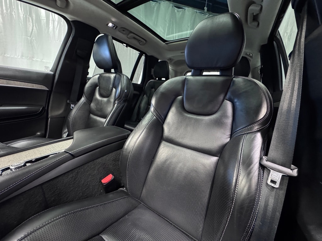 2022 VOLVO XC90 - Image 21