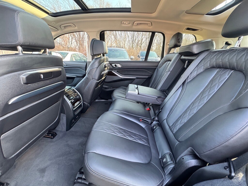 2024 BMW X7 - Image 24