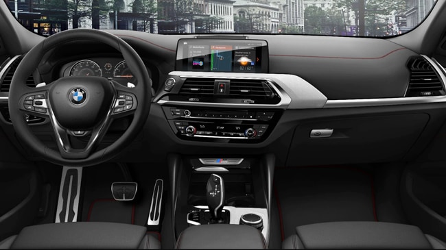 The spacious interior of the 2019 BMW X4