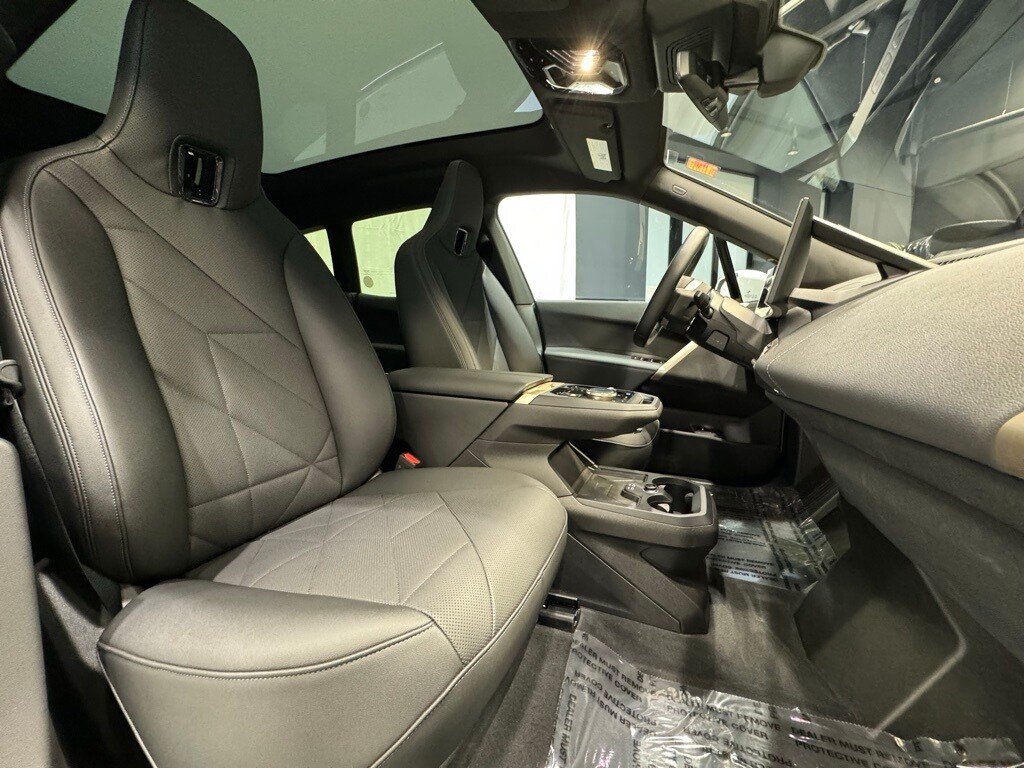 2025 BMW IX - Image 30