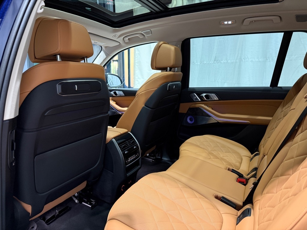 2026 BMW X7 - Image 24