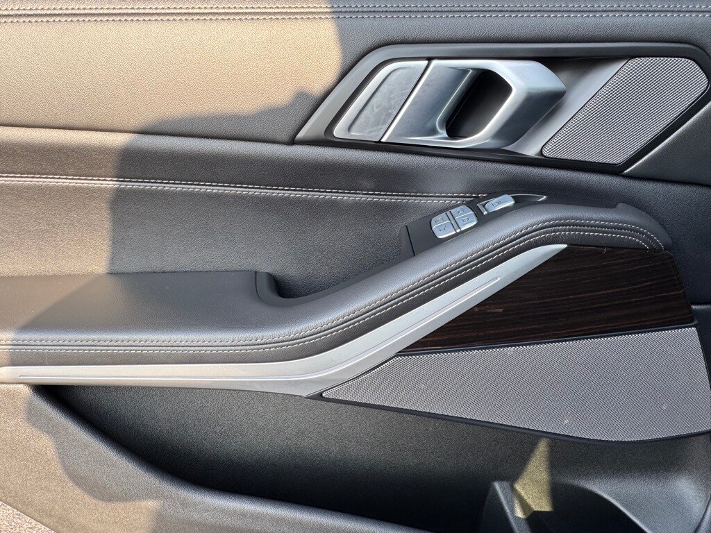 2024 BMW X7 - Image 23