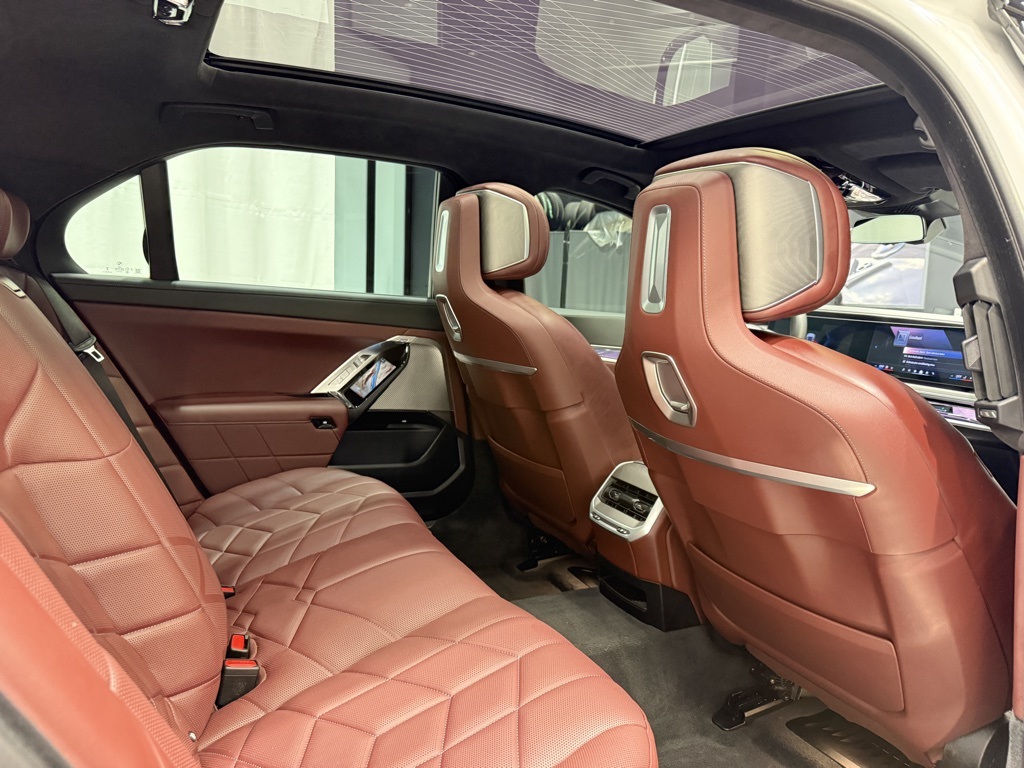 2024 BMW 760I - Image 27