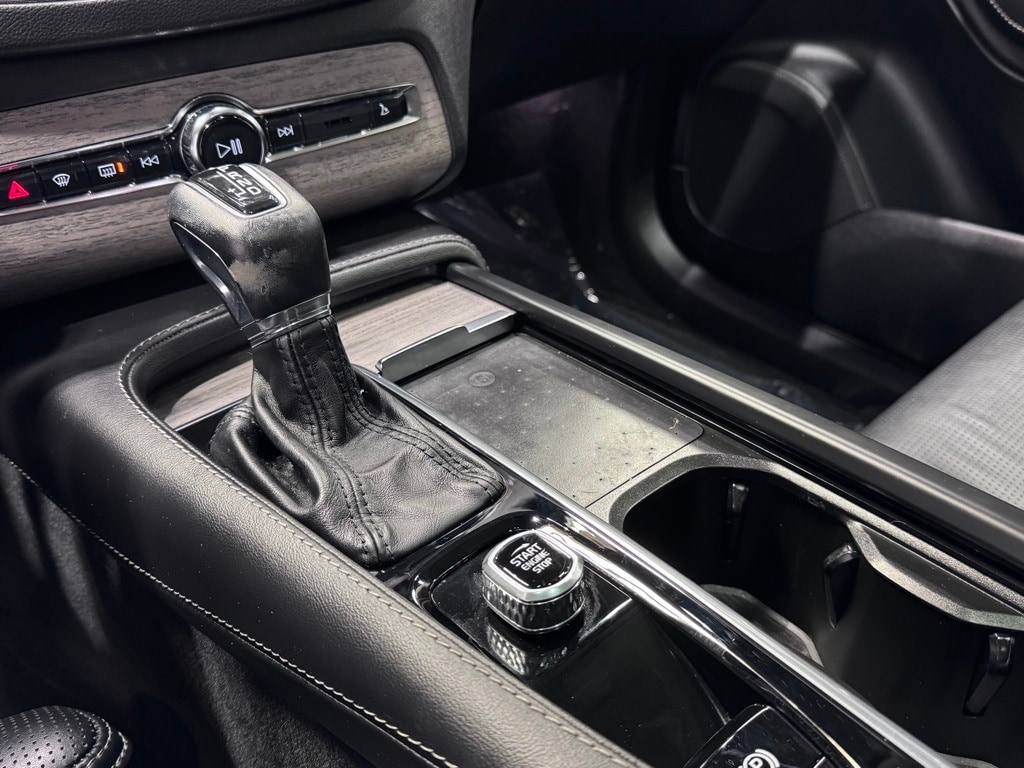 2022 VOLVO XC90 - Image 14