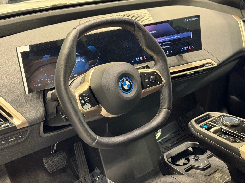 2025 BMW IX - Image 16