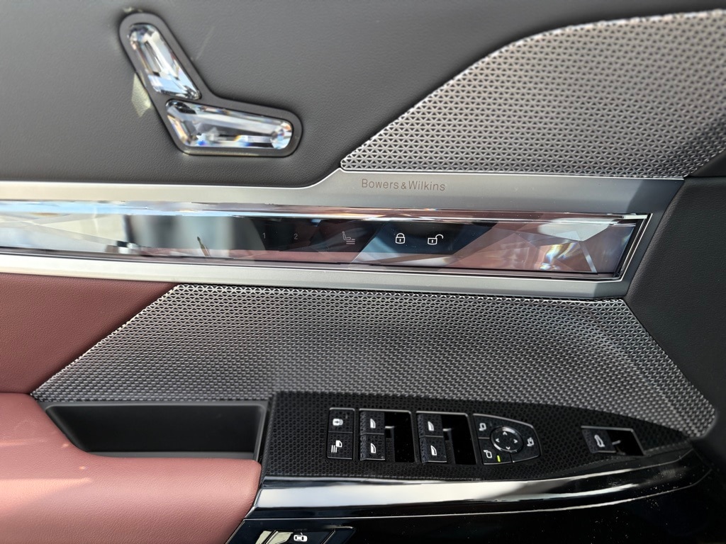 2025 BMW 760I - Image 16