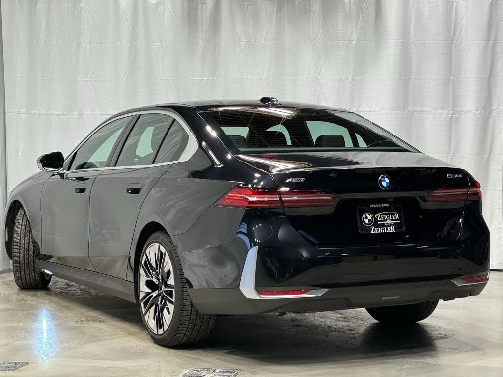 2025 BMW 530I - Image 4