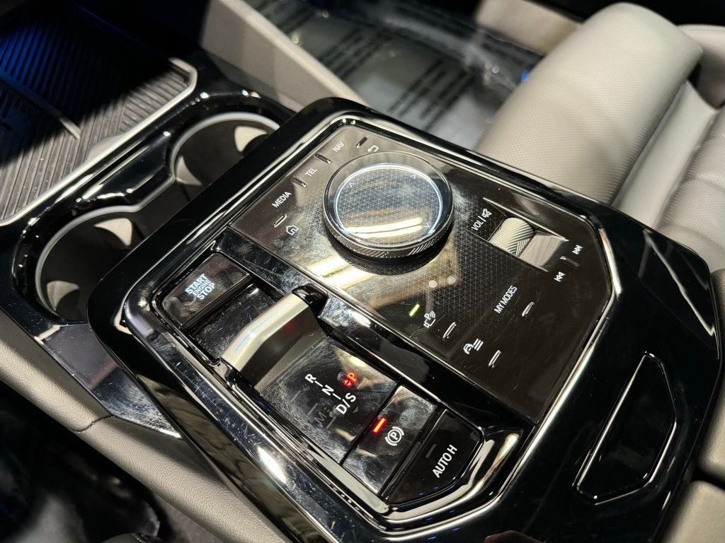 2025 BMW 530I - Image 10